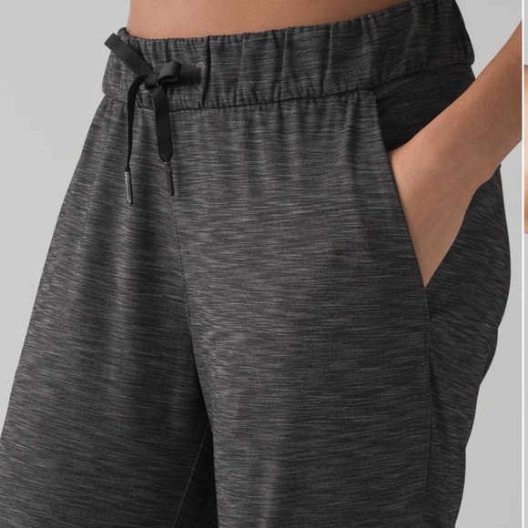 ❤️ Lululemon On The Fly Pant *28" Grey Luxtreme Size 4 - Picture 9 of 12